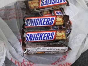 lot 205 image: 12- 1.86 oz Snickers...