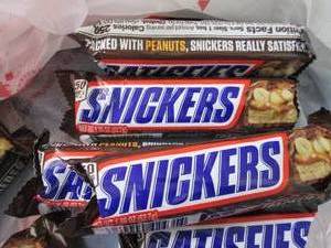 lot 206 image: 12- 1.86 oz Snickers...