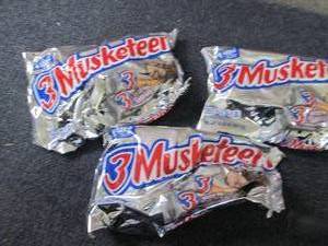 lot 228 image: 3- 10.48 oz 3 Musketeer Bars...