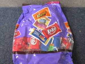 lot 237 image: 34.19 oz Party Pack...
