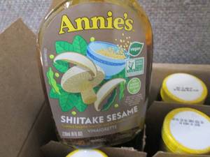 lot 254 image: 6- 8 oz Annies Shitake Sesame Vina...
