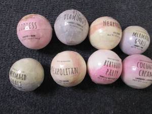 lot 343 image: 8- 4.9 oz or 4 oz Assorted Bath Bom...