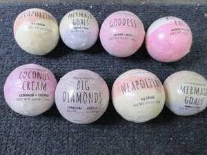 lot 344 image: 8- 4.9 oz or 4 oz Assorted Bath Bom...