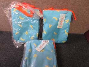 lot 354 image: 3- Cat & Jack Lunch Bags...