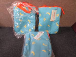 lot 356 image: 3- Cat & Jack Lunch Bags...