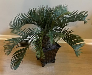 lot 27 image: Pretty Faux Palm Plant
