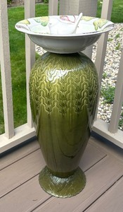 lot 30 image: Lovely Bird Bath