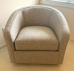 lot 8 image: Room & Board Amos Chair