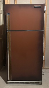 lot 38 image: Custom Crafted No Frost Hot Point Refrigerator Freezer