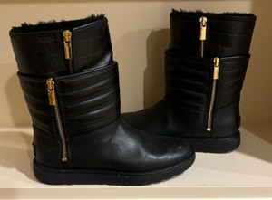 lot 45 image: Ugg Aviva Embossed Size 7 Boots