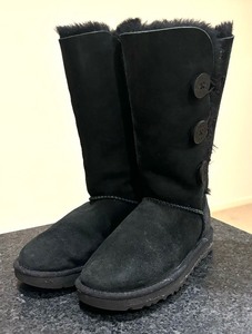 lot 48 image: Bailey Button Size 6 Boots by Ugg