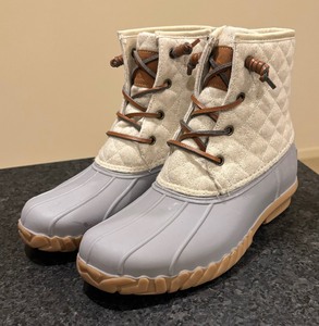 lot 49 image: New Aleander Size 7 Boots