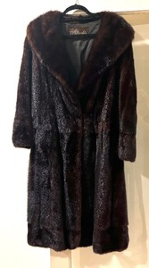 lot 50 image: Sylish Albrechts Fur Coat