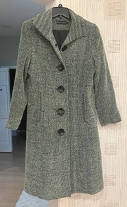 lot 66 image: Lynn Yarrington Size Small Coat