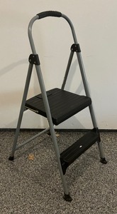 lot 95 image: Cosco Step Stool