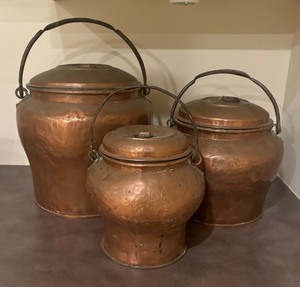 lot 33A image: Set of 3 Vintage Hammered Copper Pots with Handles and Lids