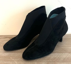lot 125 image: Beautiful Black Thierry Rabotin Size 38 Shoes