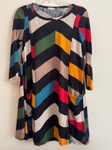 lot 77 image: Egs California Multicolor Chevron Tunic Dress Size Small