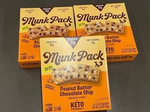 lot 22 image: HI5 - Munk Pack Peanut Butter Chocolate Chip Granola Bars - 12 Bars