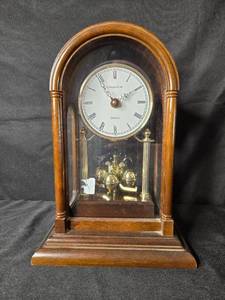 lot 11 image: Commodore Quartz Anniversary Mantel Clock in Wooden Case