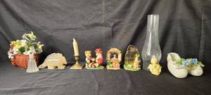 lot 12 image: Collection of Easter Decor and Ceramic Display Pieces