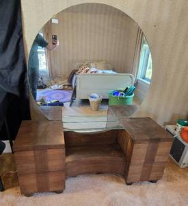 lot 14 image: Vintage Wooden Vanity with Large Round Mirror and Glass Shelf