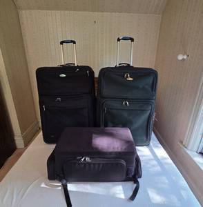 lot 35 image: 3-Piece Luggage Set with Two Rolling Suitcases and Carry-On Bag