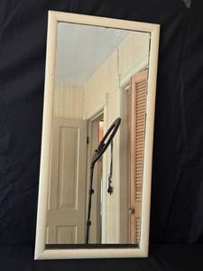 lot 48 image: Vintage Wall Mirror with Cream Wood Frame
