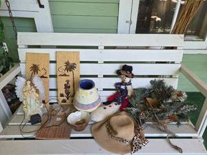 lot 55 image: Assorted Home Decor Items with Scenic Wall Art and Holiday Themes
