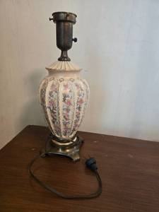 lot 61 image: Vintage Floral Ceramic Table Lamp without Shade