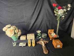 lot 64 image: Mixed Collection Ceramic Vases, Wood Carvings, and Home Decor Items