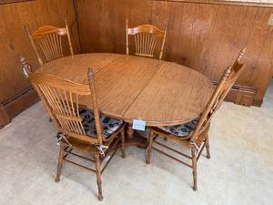 lot 65 image: Oak Dining Table with Spindle Back Chairs Set