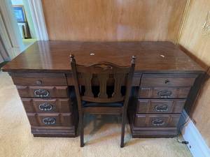 lot 78 image: Classic Wooden Desk with Matching Chair and Drawers