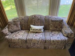 lot 88 image: Floral Pattern Three-Cushion Sofa with Pillow Accents