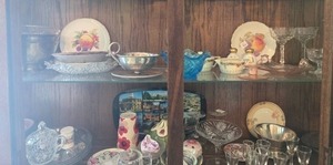 lot 114 image: Collection of Assorted Vintage Porcelain and Glassware - Top Shelf in Picture Only