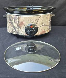 lot 122 image: Used 6-Quart Slow Cooker with Camouflage Design
