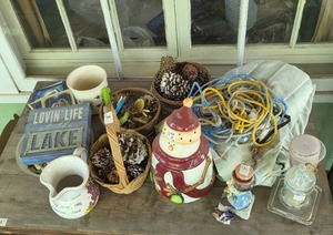 lot 146 image: Assorted Vintage Christmas Decor and Garden Accessories