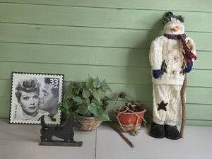 lot 150 image: Holiday Decor Set - Snowman Figure, Wall Art, and More