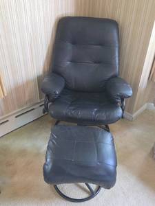 lot 152 image: Halted - Please contact affiliate - Leather Recliner with Ottoman