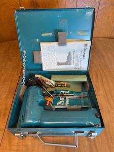 lot 212 image: Makita Cordless Drill with Metal Carrying Case and Accessories