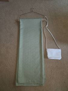 lot 230 image: Lot of One Green Scarf and White Shoulder Bag