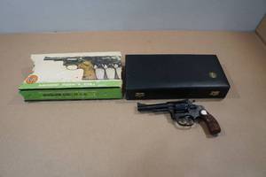 lot 30 image: Amadeo Rossi .22 LR Revolver - 4 Barrel - Original Case