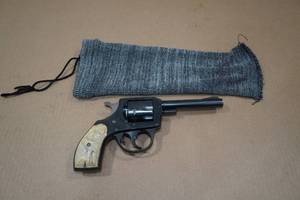 lot 39 image: 1954 Harrington & Richardson 922 .22 LR Double-Action Revolver