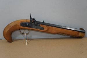 lot 55 image: Traditions Kentucky .50 Caliber Black Powder Percussion Cap Pistol
