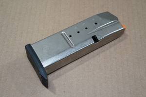 lot 90 image: Smith & Wesson .40 S&W 10 Round Magazine