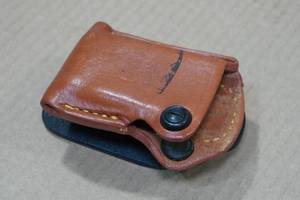 lot 146 image: Gould & Goodrich Single Mag Holster for Glock 1719