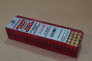 lot 220 image: 100 Winchester Super-X .22 LR 37 Gr Plated HP Ammo