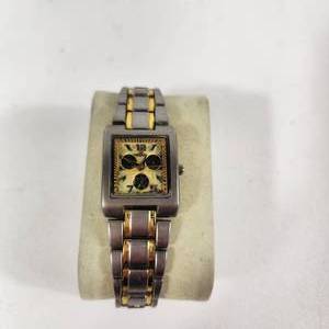 lot 1 image: Womans Charles Raymond Watch Stainless Steel Back Water Resistant Japan Movement V2018L Working