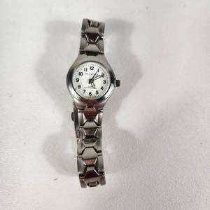 lot 32 image: Womans Vellaccio Silver Wrist Watch Hands Glow Excellent Condition Running