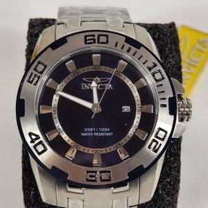 lot 36 image: Mens New Invicta Silver Black Face Wrist Watch Water Resistant MRSP $795 Model #39108